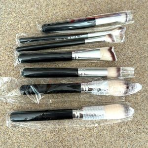 Never been used Makeup brushes. Has no name brand.